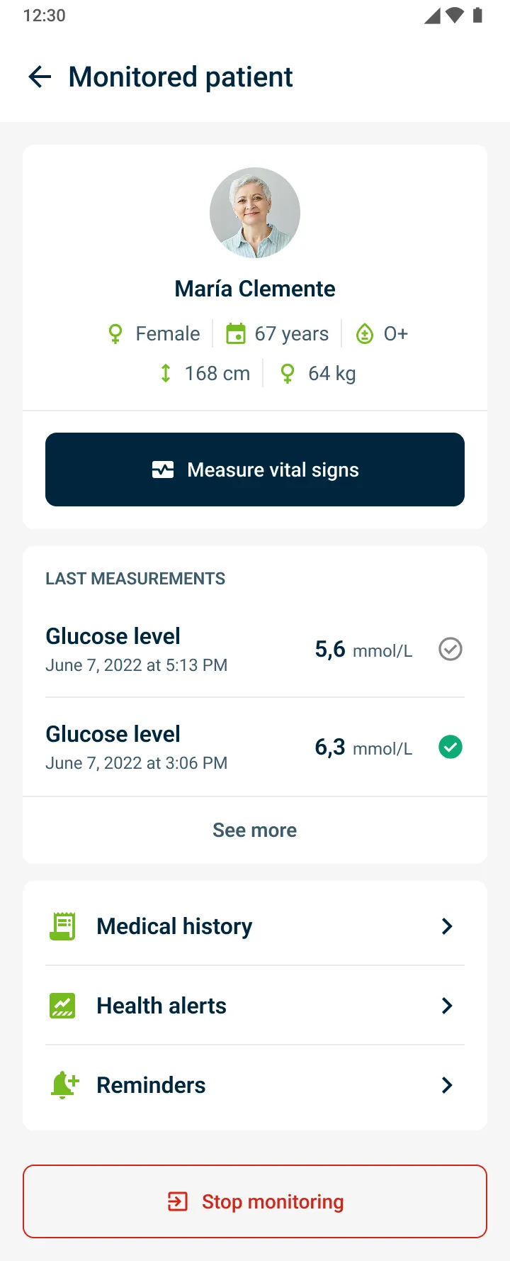 Perfil del paciente monitoreado con últimas mediciones, historial médico, alertas de salud y recordatorios